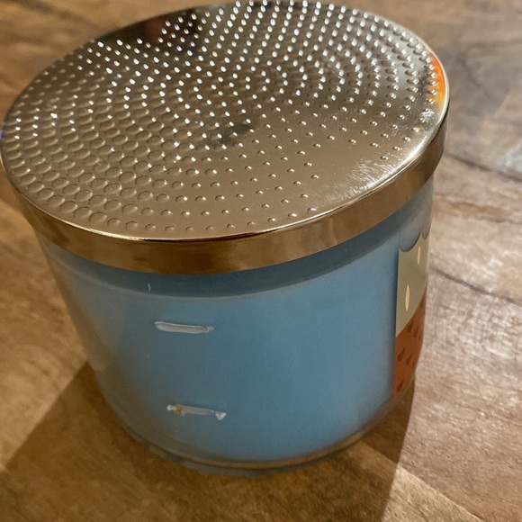 Bath & Body Works whipped coconut milkshake 3 wick candle - Picture 5 of 6